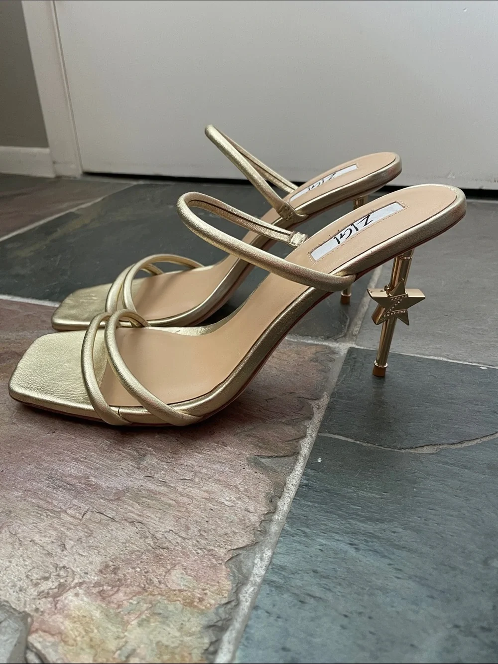 ZIGI Strappy Stiletto Sandal Gold Leather Star Heel Sz 11